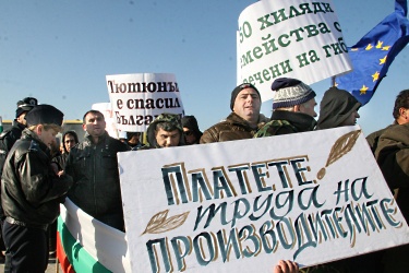 Тютюнопроизводители затвориха автомагистрала "Тракия"