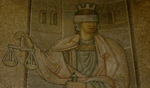 Темида може да е сляпа, но не е няма