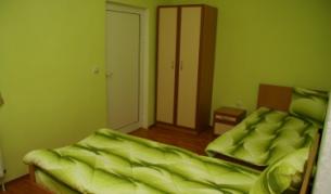 Цените на имотите и наемите падат