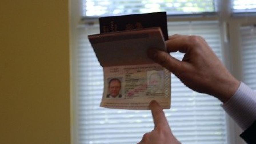 "Труд": Българите в чужбина остават без паспорти
