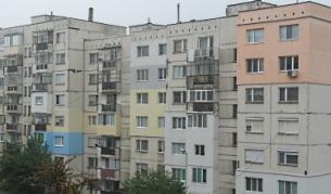 Забавя се спадът в цените на жилищата