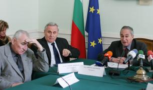 Акад Н. Съботинов (в дясно) представи "началото на реформата" в БАН