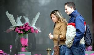 При хетеросексуалните двойки жената обикновено е по-ниска от мъжа