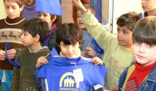 Кой пази децата в България