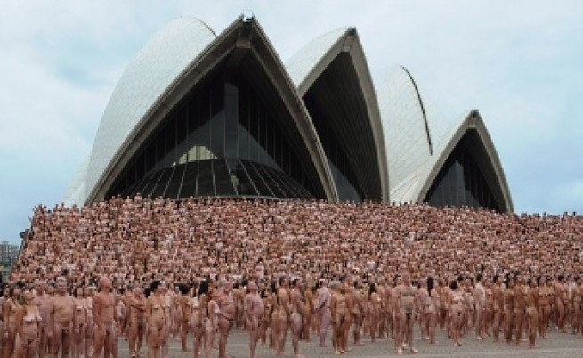 5200 отидоха голи на опера 