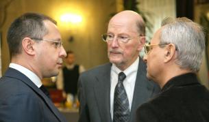 Как извънредно се харчат 1,2 млрд. за 7 месеца