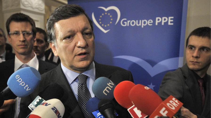 Микрофоните пред Барозу оредяват