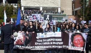 Шествието в подкрепа на двете момичета, залети с киселина