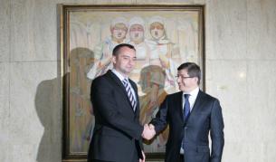 Министрите на външните работи на България Николай Младенов и на Турция Ахмет Давутоглу разговаряхе днес в София