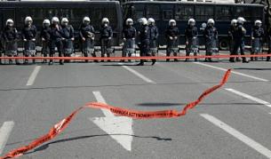Полицейските кордони и тълпите протестиращи вече са ежедневие за Гърция
