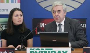 Председателят на БХК Красимир Кънев при представянето на годишния доклад на организацията за състоянието на правата на човека в България през 2009 г.