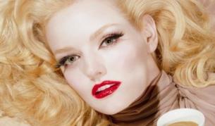 Детайл от корицата на календара на Lavazza за 2010 г.