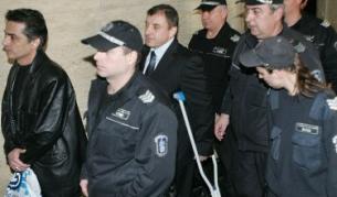 Алексей Петров на път за съдебната зала
