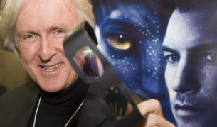 Режисьорът на "Аватар" Джеймс Камерън с чифт 3D очила