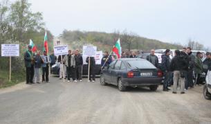Няколко души се опитаха да блокират работата на полигона "Ново село"