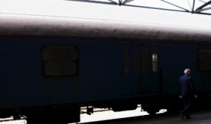 Като на филм: Хулигани нападнаха сръбски влак 