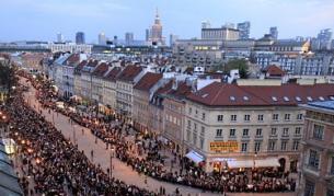 Поддръжници на Качински чакаха по 12 часа, за да се поклонят пред останките му