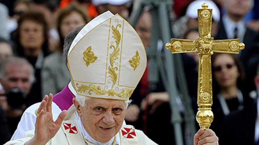 Нов скандал грози Ватикана – незаконни бебета и аборти