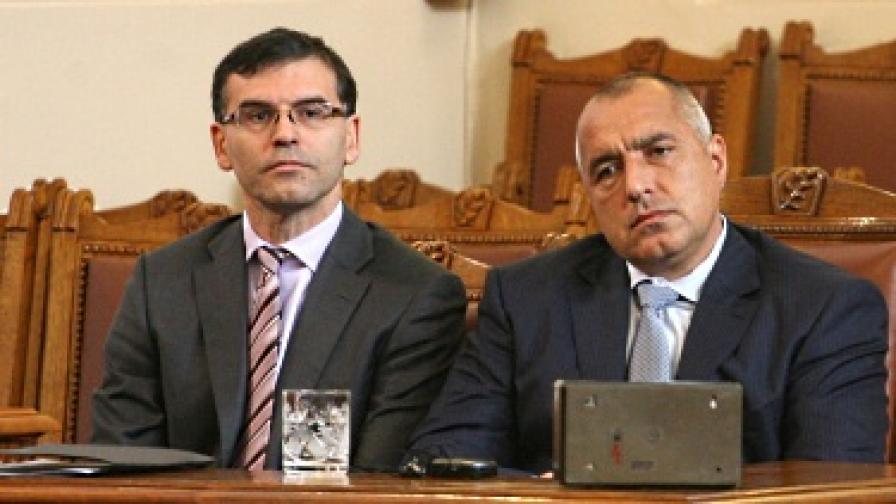 Симеон Дянков и премиерът Бойко Борисов на днешното заседание в Народното събрание