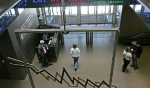 Дълговата криза на Гърция се изостри допълнително от намесата на рейтинговите агенции