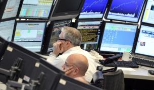 Еврото падна до най-ниска стойност по отношение на долара от октомври 2008 г.