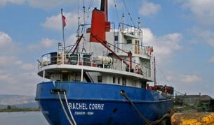 "Рейчъл Кори" е натоварен с хуманитарна помощ