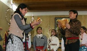 Фолклорна група представя обичаи за Банго Васили