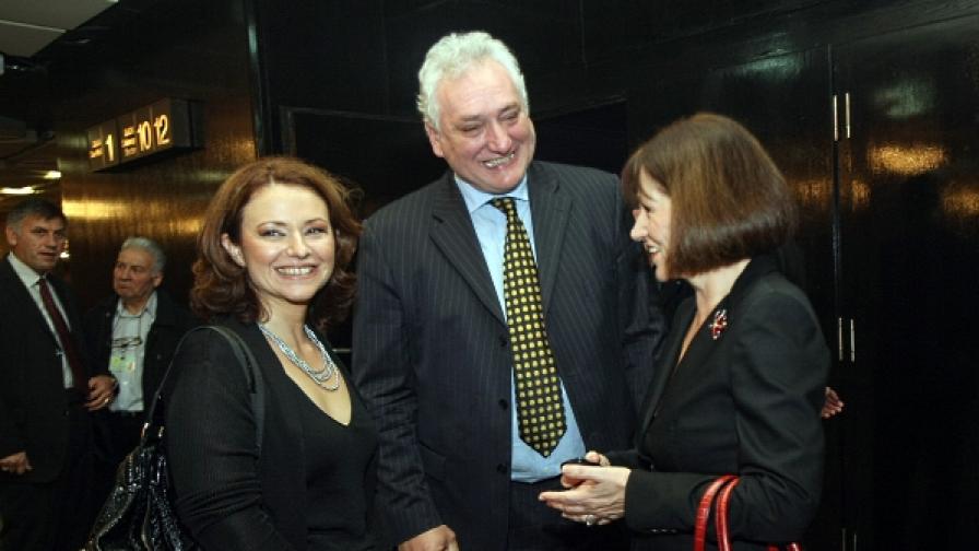 Вяра Анкова (л) със съпруга си Томас Лафчис и оттеглящата се поради изтчане на втория й мандат генерална директорка на БНТ Уляна Пръмова