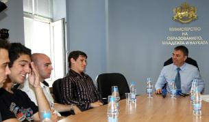 Министър Сергей Игнатов се срещна с протестиращите студенти от Софийския университет