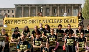 Екоактивисти протестираха миналата седмица пред турския парламент срещу намерението за строителство на атомна централа