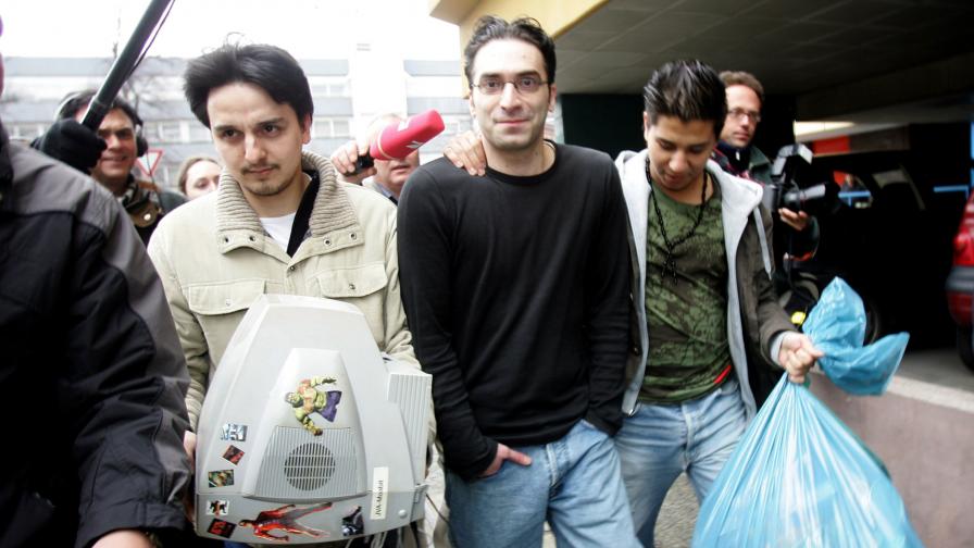 Германски турчин (средата), убил 23-годишната си сестра заради "западния" й начин на живот през 2006 г., потресе Германия