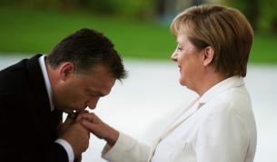 Канцлерката Меркел посреща своя колега премиера Орбан на 21 юли 2010 в Берлин