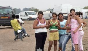 МВР: Първият самолет с роми не е за България