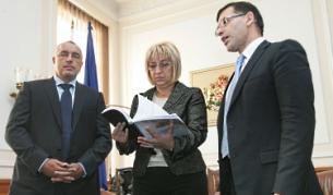 Проектобюджетът бе връчен на Цецка Цачева пред погледа на премиера Бойко Борисов