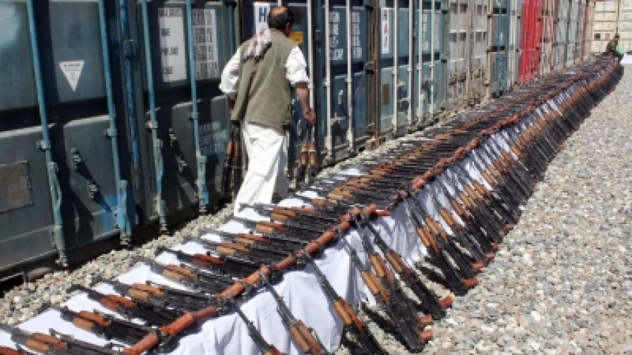 Афганистанският президент Карзай дава 4 месеца на над 50 частни охранителни фирми да прекратят дейността си в страната
