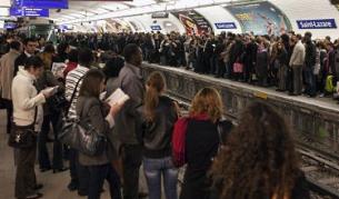 Във Франция железници стачкуват вече втори ден срещу пенсионната реформа. Според проучванията повечето французи подкрепят протестите