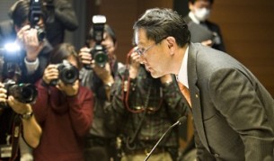 Президентът на "Тойота" Акио Тойода на една от срещите с медиите по повод проблемите с автомобилите