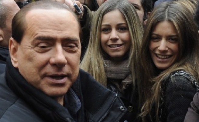 Берлускони: Харесвам хубавите жени, не съм гей 