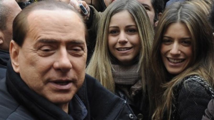 Берлускони: Харесвам хубавите жени, не съм гей 