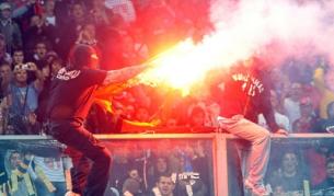 Обезумели сръбски националисти прекратиха футболния мач Италия-Сърбия в Генуа на 12 октомври 2010 г. и потресоха целия свят с вандалщината си