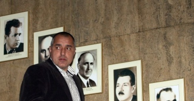 Отдаването на почит пред паметника на Тодор Живков в Правец