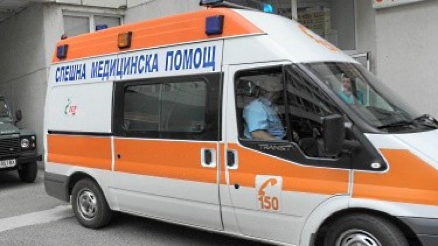 Автобус удари стълб във Варна, петима ранени