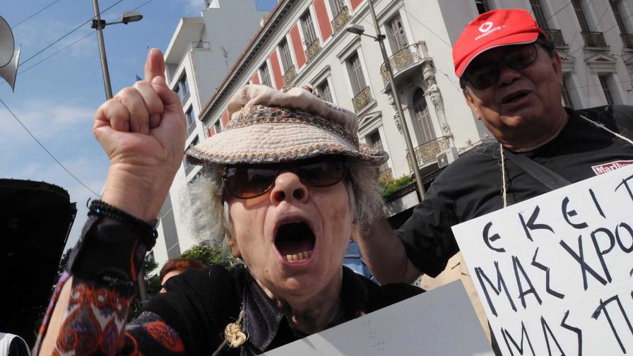 Стотици българки пред пенсия мамели в Гърция