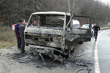 Шофьор скочи от пламнала за минути цистерна