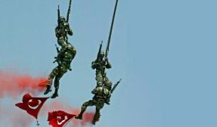 Елитни турски войници по време на демонстрация в Анкара през август 2008 г. за 86-годишнината от Деня на победата над гръцките окупационни войски в Анадола