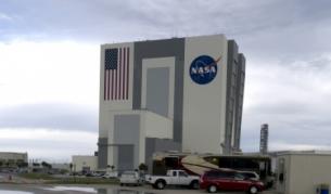 САЩ изведоха в орбита най-големия в света шпионски сателит