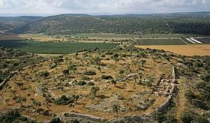 През 2008 г. разкопките на укрепения град Хирбет Кейяфа в долината Ила, където според Библията Давид сразил Голиат, разкриха многоделна порта и предмети от времето на Давид, около 1000 г. пр.Хр.