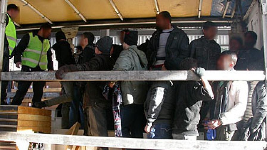 Откриха 30 нелегални имигранти в полски ТИР на ГКПП Илинден