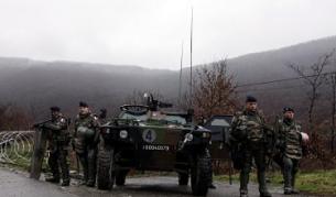 Натовски умиротворители и полицаи от състава на ЕУЛЕКС в Косово