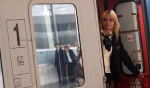 На 16 април т.г. на Централна гара беше представен Уикенд влак. Влаковата композиция е съставена от изцяло реновирани вагони и пътува само в петък. Има една спирка преди крайната - в Пловдив. Уикенд влакът тръгва от Централна гара София в 15 ч.